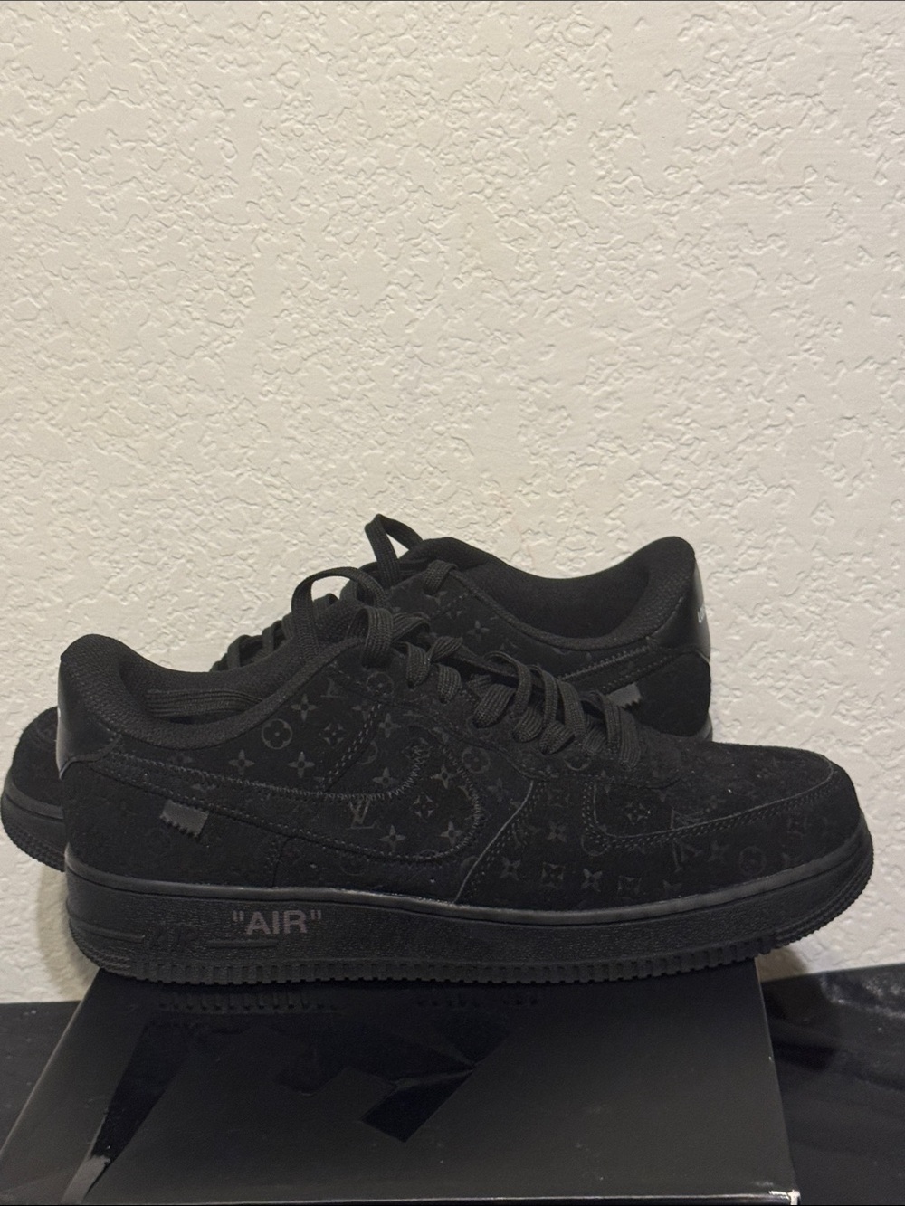 Nike Black Low-Top Men's Sneakers with Subtle Monogram Texture